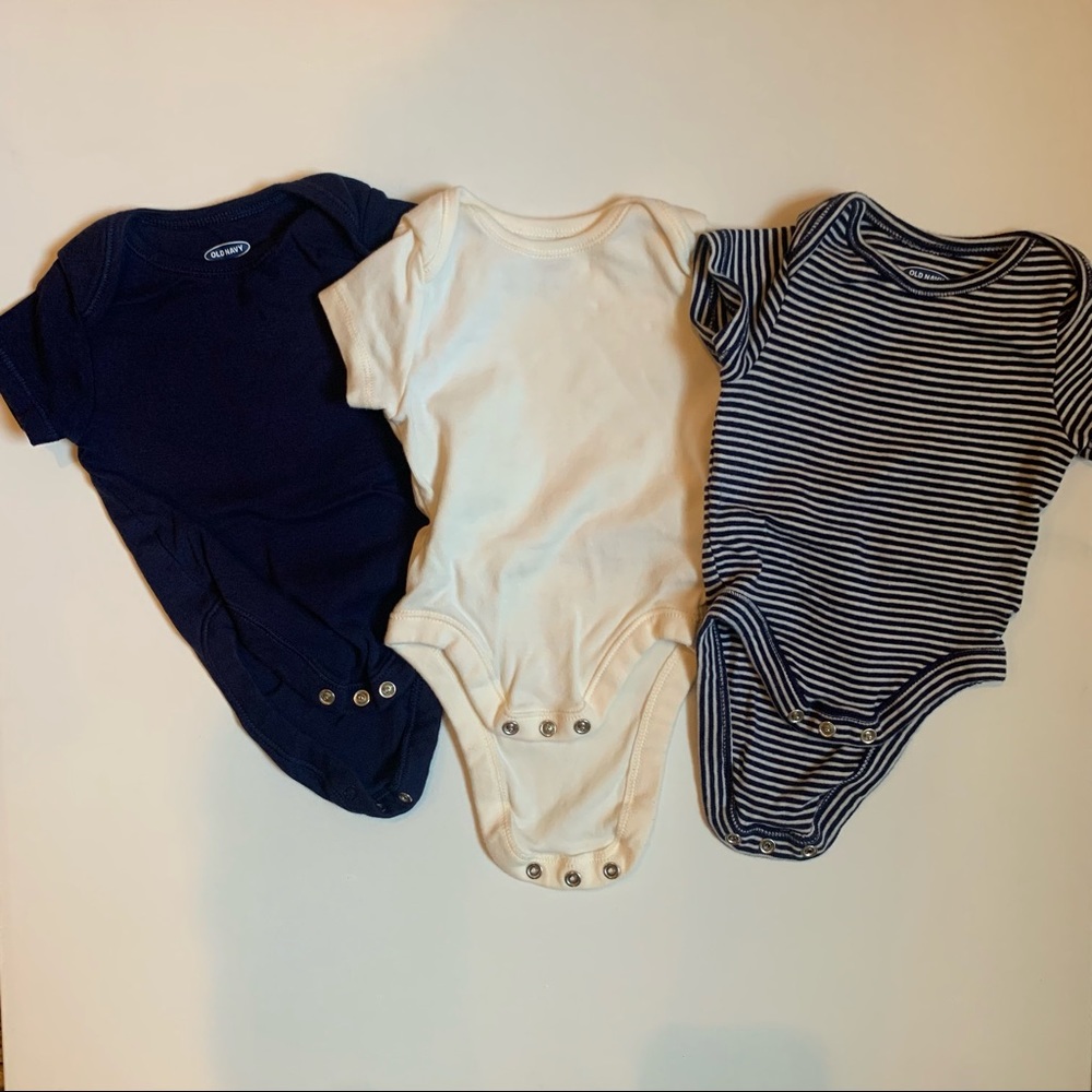 Old Navy 3 Pack of Baby Bodysuits - Picture 2 of 6